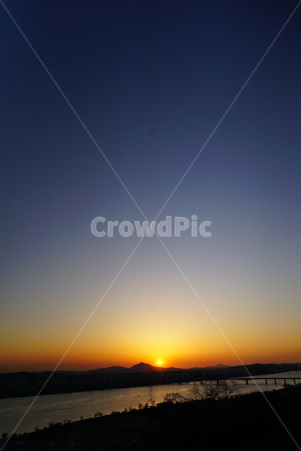 일몰,하늘,노을,구름,석양,자연,풍경,nature,landscape,outdoors,옥외,sky,dawn,새벽,sunset,dusk,황혼,red sky,붉은 하늘