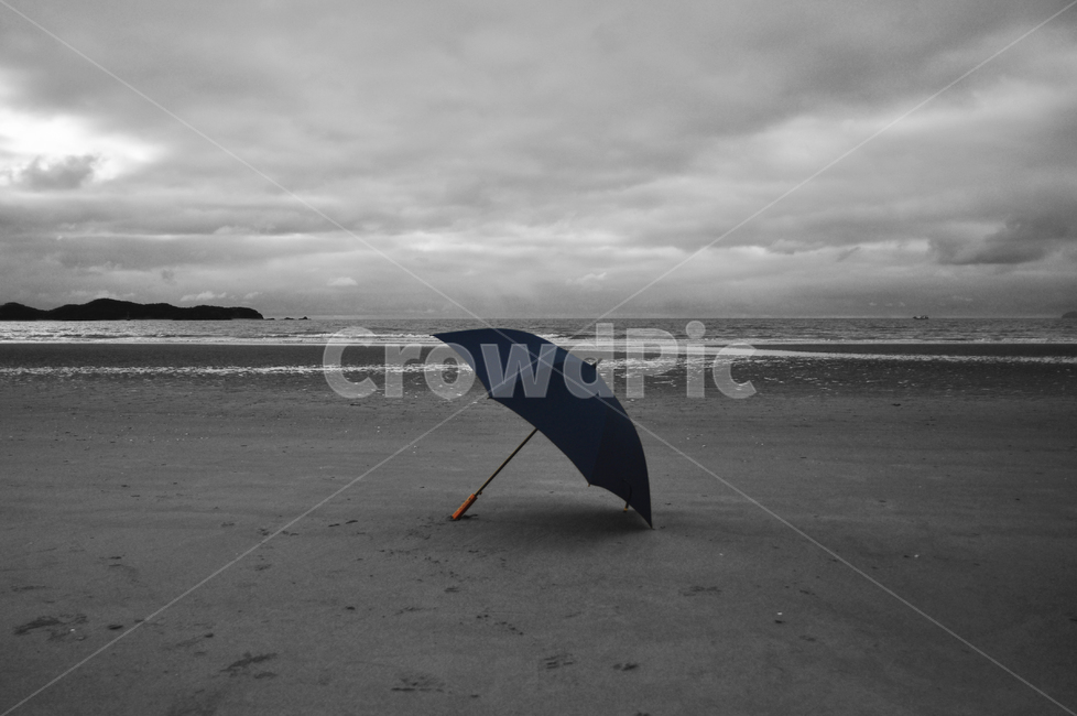 우산,umbrella,풍경,자연,바다,해변,흑백,감성,구름,nature,monochrome,분위기,mood,landscape,sea,해변,바다,beach,sea,흑백,모노톤,monochrome,black and white