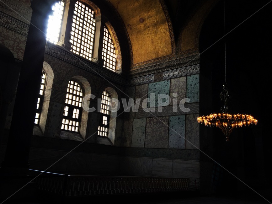 터키,비잔틴,성당,기독교,이스탄불,이슬람,관광지,관광,역사,종교,전통,turkey,islam,islamic,history,tradition,istanbul,건축,건축물,건물,architecture,랜드마크,landmark,하기야소피아성당,교회,비잔틴건축,오스만,오스만제국,아야소피아,대성당,콘스탄티노플,church,sopia,hagia,light,window,오래된,빛,창문,창가,조명,전등,샹들리에,역사적인,랜드마크,landmark,tourist attraction,해외,외국,세계,foreign,oversea,world,세계랜드마크,해외랜드마크,외국랜드마크,world landmark,world tourist attraction,인테리어,실내디자인,interior design