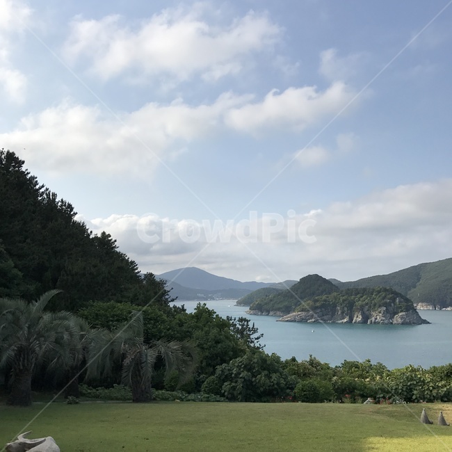 거제시,외도,섬,여름,초록,바다,풍경,자연,풍경,nature,landscape,한국자연풍경,한국자연경관,korea nature landscape,outdoors,옥외,land,땅,water,물,shoreline,해안선,sea,ocean,대양,plant,식물,grass,잔디