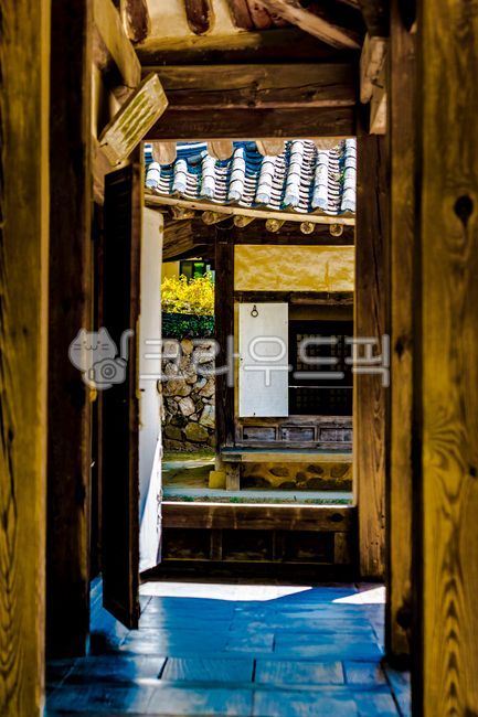 theme park,old house,Pillar,Folk Village,Hanok,traditional floor,Emotion,building,Korean Folk Village,traditional house,traditional culture