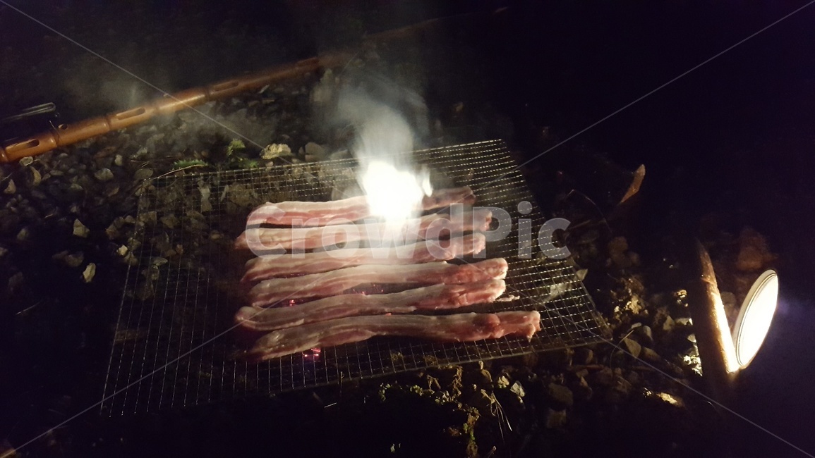 불,캠프파이어,화염,불장난,캠프,음식,식재료,요리,food,cook,meal,dishes,food reserves,육류,고기,meat