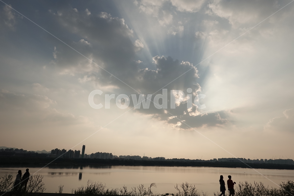 노을,사람,하늘,강,자연,자연,풍경,nature,landscape,weather,날씨,outdoors,옥외,cumulus,적운,sky,cloud,구름