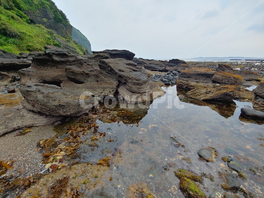 해변,바위,바다,하늘,반영,rock,island,sea,shore,seaside,black,brown,reflection