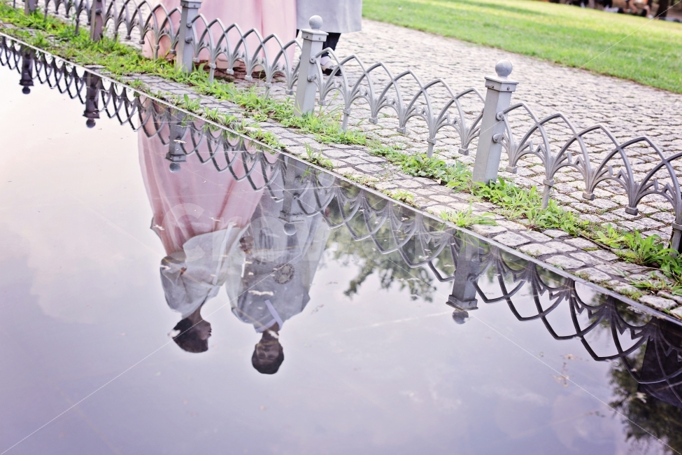 couple,wedding photography,mirror pond,lover,Hanbok couple,reflection photo,date snap,Seoul Forest Park,Seoul Forest,Hanbok lover,Han bok,Hanbok people