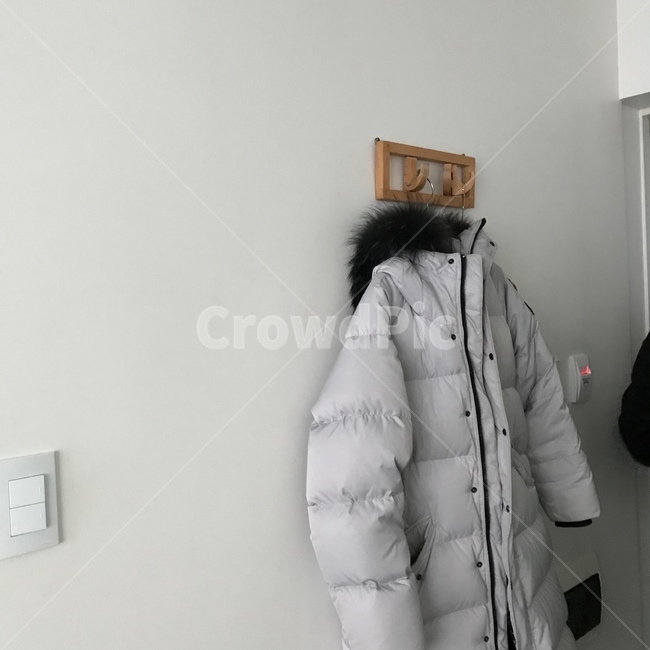 겨울,패딩,롱패딩,옷걸이,벽