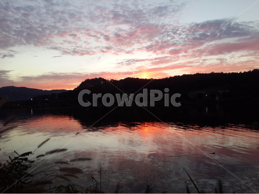 신정호수,저수지,저녁노을,노을,풍경,맑음,해,자연,풍경,nature,landscape,outdoors,옥외,sky,하늘,dawn,새벽,red sky,붉은 하늘,dusk,황혼,sunset,일몰,land,땅