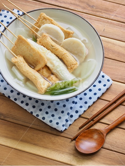 어묵,아시아음식,음식,일본음식,어묵탕,오뎅,꼬치어묵,배경,국물음식,fishcake,asianfood,food,japanesefood,skeweredfishcake,background,soup,음식,식재료,요리,food,cook,meal,dishes,food reserves