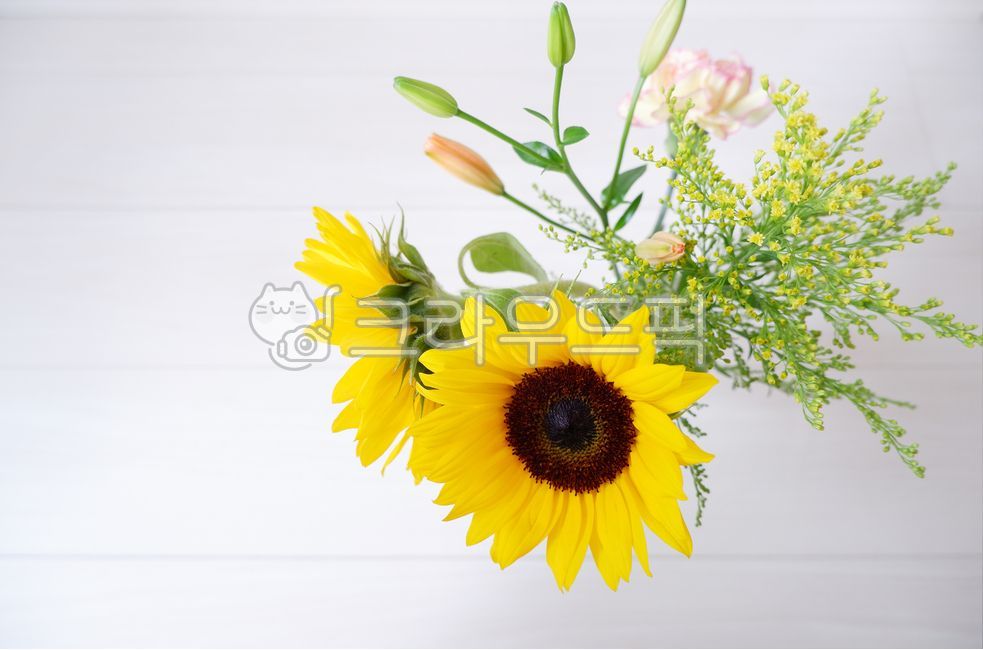 floral,green,yellow,bouquet,vase,inside,sunflower,summer,flower,blooming,flower flower,sunflower background,plant,flower background,summer flowers