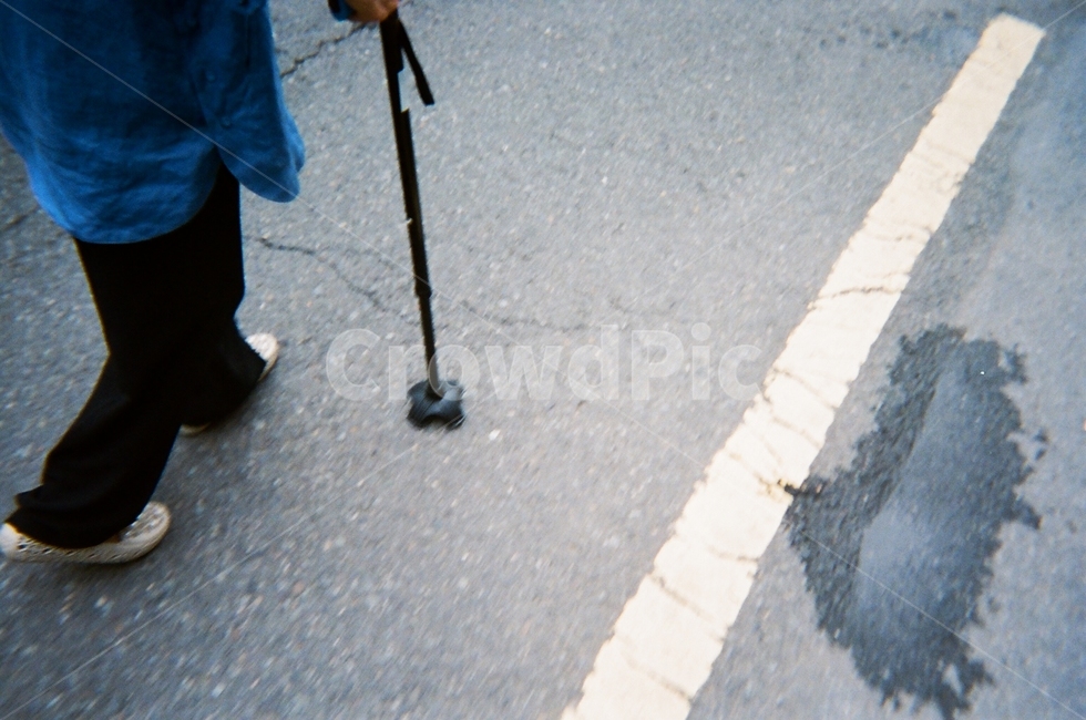 지팔이,할머니,걷기,인물,길,사람,인물,인간,human,person,노인,어르신,old man, senior citizen