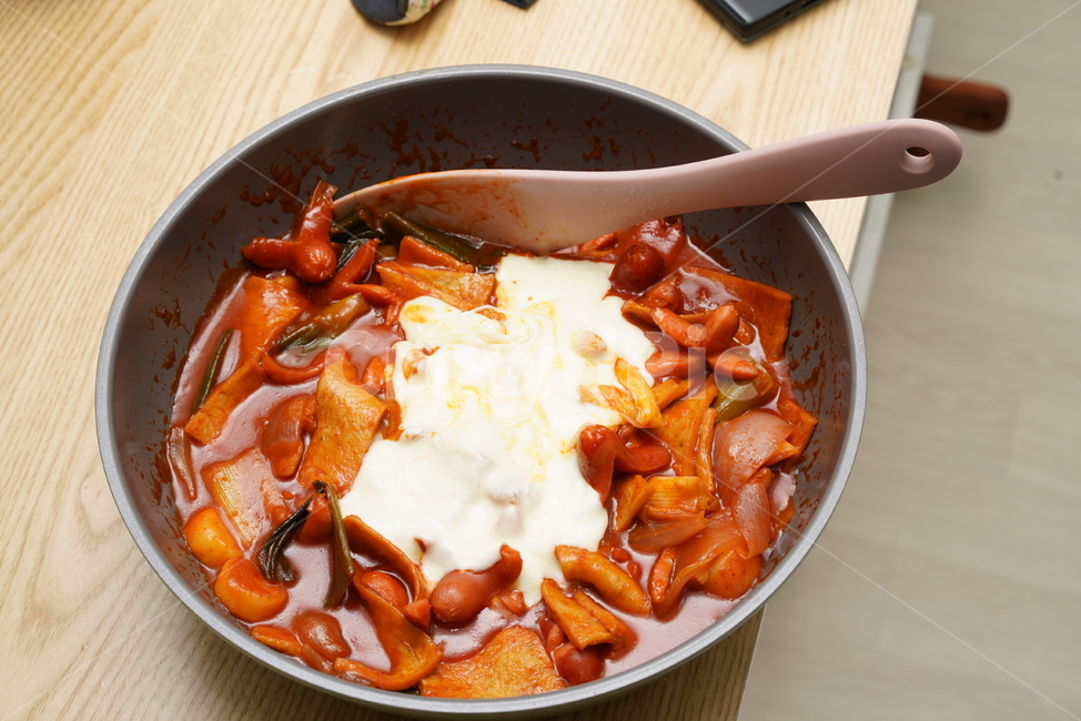 떡볶이,치즈,간식,먹거리,음식,food,분식,후라이팬,한식,햄,요리,bowl
