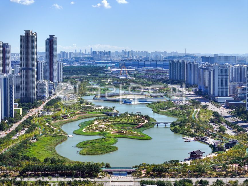 청라호수공원,청라국제도시,청라동,도시,호수,빌딩,아파트,주거지역,물,공원,하늘,파란,녹색,여름,인천시,건물,건축,도시풍경,도심,인천,청라신도시