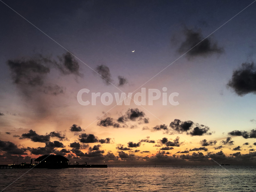 몰디브,maldives,휴양지,섬,island,하늘,일몰,노을,sunset,colorful,sky,구름,cloud,자연,nature,바다,sea,로맨틱,romantic,ocean,대양,water,물,해안선,coast,연안,수평선,outdoors,옥외,달,moon,황혼