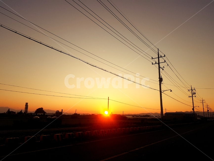 석양,노을,해질녘,부산강서구,sunset,붉은노을,퇴근길,비닐하우스,논밭,전봇대,전신주,태양,길