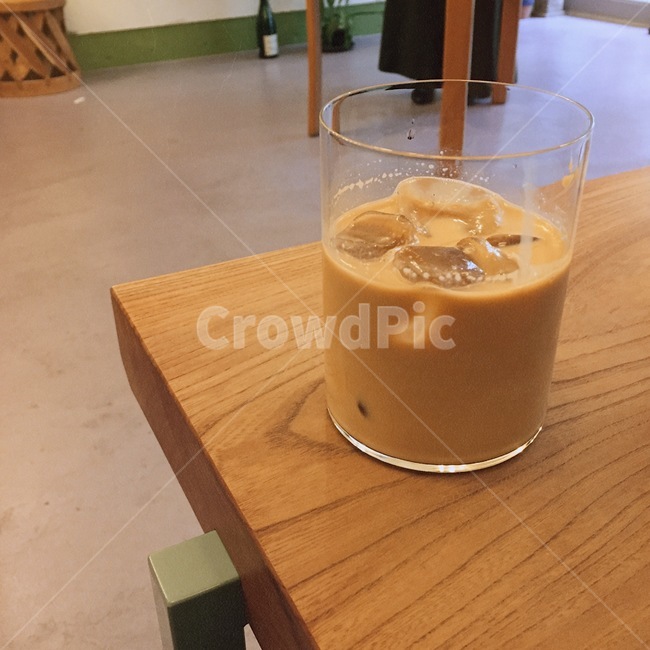 아이스커피,카페라떼,카페,유리컵,아이스라뗴,icecoffee,cafelatte,커피,카페,coffee,cafe