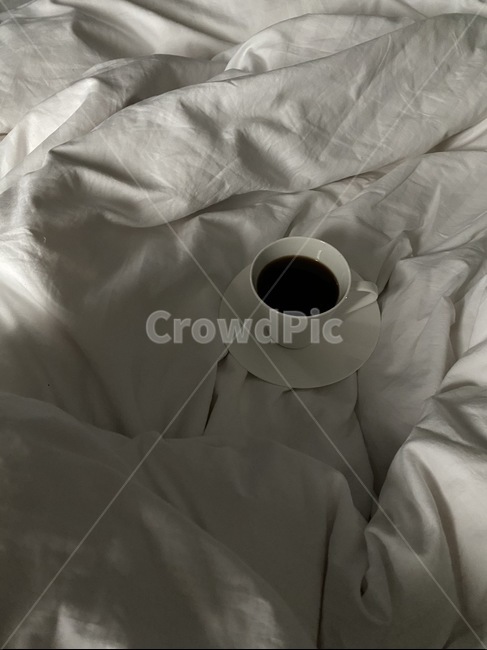 가구,furniture,bed,morning,coffee,coffeecup,blackcoffee,morningcoffee,커피,여유,아침,커피,카페,coffee,cafe