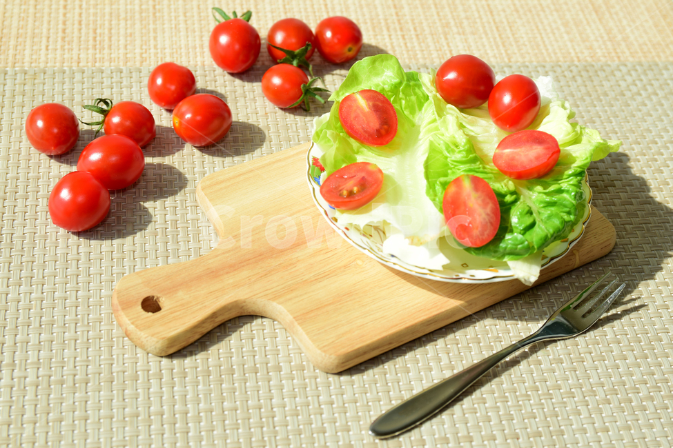 토마토,방울토마토,미니코스,포크,도마,나무도마,빨간,빨강색,초록,싱그러운,채소,디저트,dessert,green,red,fork,tomato,음식,식재료,음식재료,건강,헬스웨어,헬스케어,healthware,health care,음식,식재료,요리,food,cook,meal,dishes,food reserves