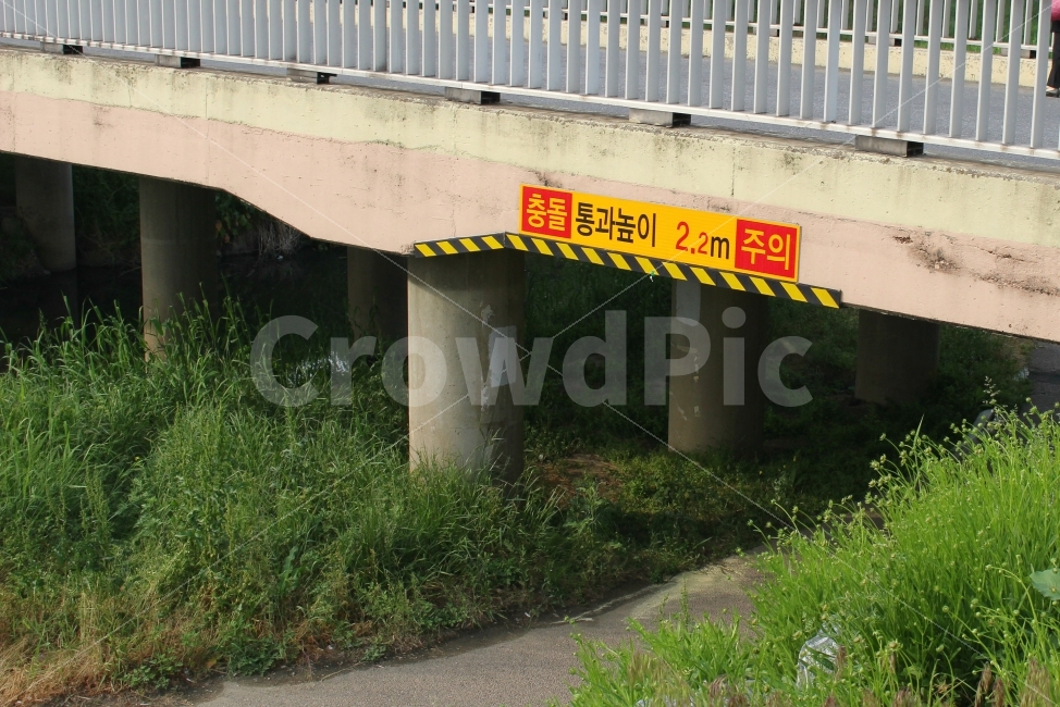 풍경사진,여름,육교,감성사진,색감,충돌주의,동네,일상,daily,풍경,교통,교통수단,traffic,transportation,road,도로