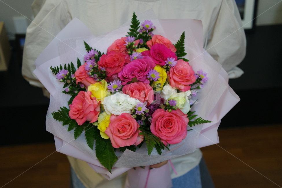 장미꽃,장미꽃다발,꽃다발,꽃,예쁜꽃,예쁜꽃다발,축하꽃다발,알록다록꽃다발,꽃,flower,기념일,축하,anniversary,congratulation,celebrate,celebration