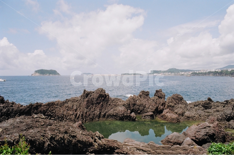 제주도,소천지,자연,필름카메라,배경,하늘,바다,필카,자연,풍경,nature,landscape,한국자연풍경,한국자연경관,korea nature landscape,제주도,jeju,jeju island,outdoors,옥외,land,땅,sea,water,물,ocean,대양,shoreline,해안선,promontory,곶,coast,연안