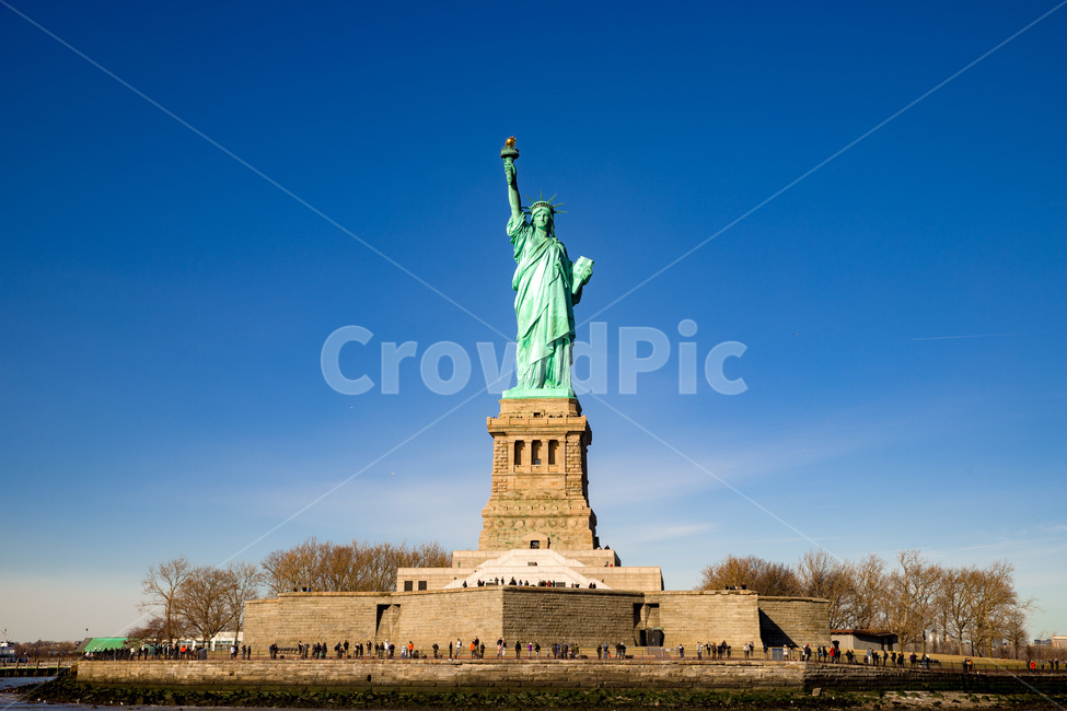 america,american,blue,city,famous,freedom,history,island,landmark,liberty,manhattan,monument,national,new,ny,nyc,sculpture,sky,statue,symbol,thestatueofliberty,torch,tourism,usa,york,미국,뉴욕,기념물,자유의여신상,여신상,자유,상징물,랜드마크,landmark,tourist attraction,해외,외국,세계,foreign,oversea,world,세계랜드마크,해외랜드마크,외국랜드마크,world landmark,world tourist attraction