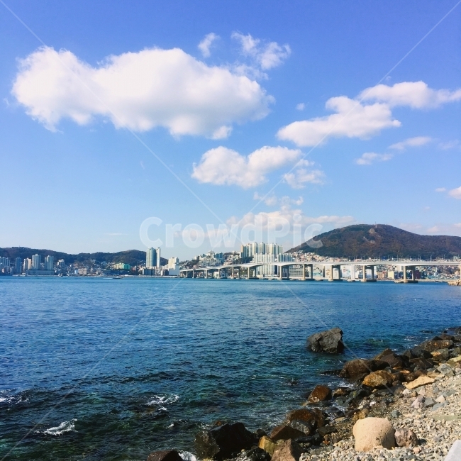 흰여울,부산여행,부산,부산바다,흰여울문화마을,부산관광지,바다,파도,돌,구름,하늘,도시,풍경,city,landscape,한국도시풍경,한국도시경관,korea cityscape,rubble,파편,promontory,곶