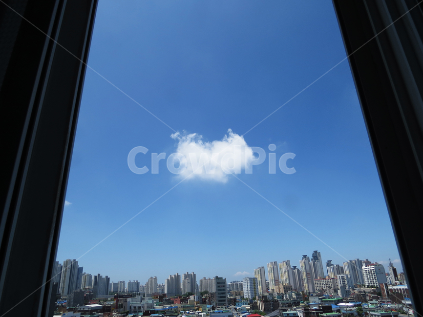구름,하트,하트구름,하늘,heart,창문,도시,파란하늘,빌딩,city,cloud,하늘색,도시,풍경,city,landscape,한국도시풍경,한국도시경관,korea cityscape