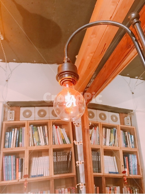 전구,가구,책장,shelf,furniture