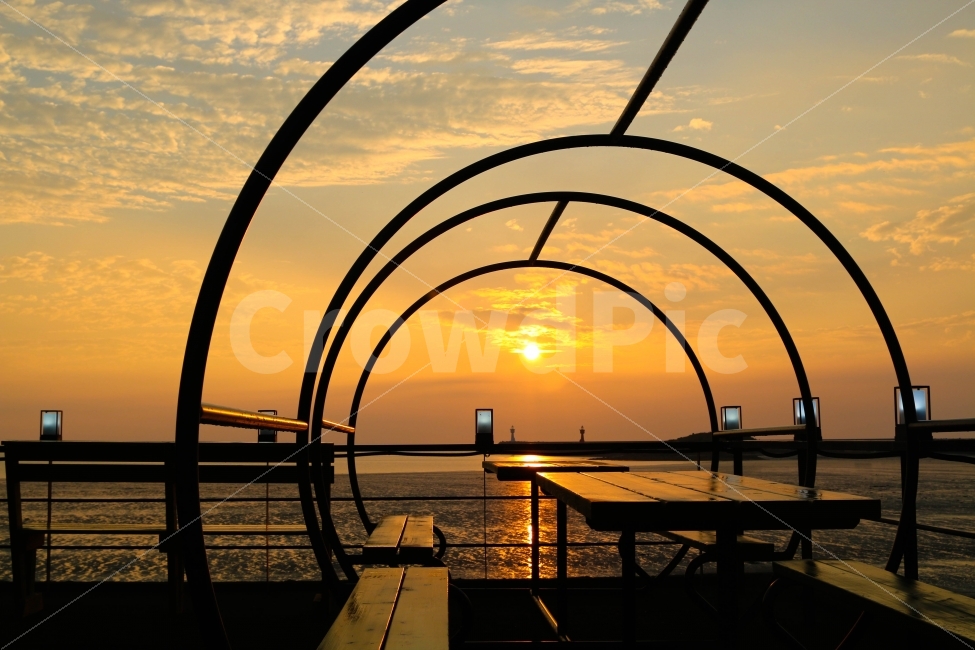 노을,구시포,벤치,태양,바다,감성,자연,풍경,nature,landscape,outdoors,옥외,dusk,황혼,dawn,새벽,red sky,붉은 하늘,sky,하늘,sunset,일몰,sunlight,햇빛,handrail,난간,banister