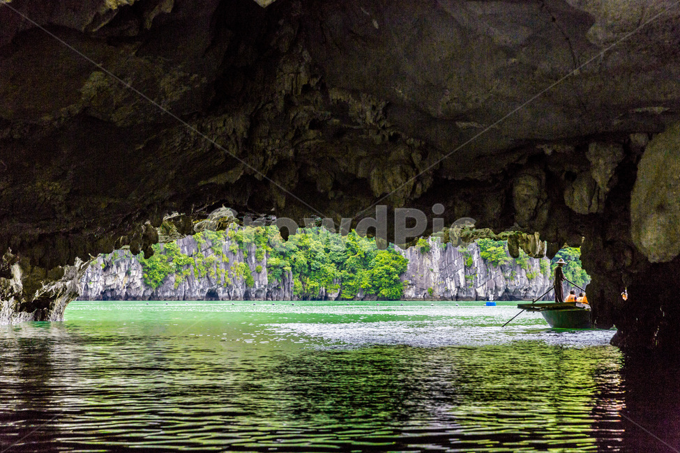 cruise ship,ocean,nature,island,Halong Bay,stalactite cave,sight,vietnam,Tourist destination,Emotion,world natural heritage
