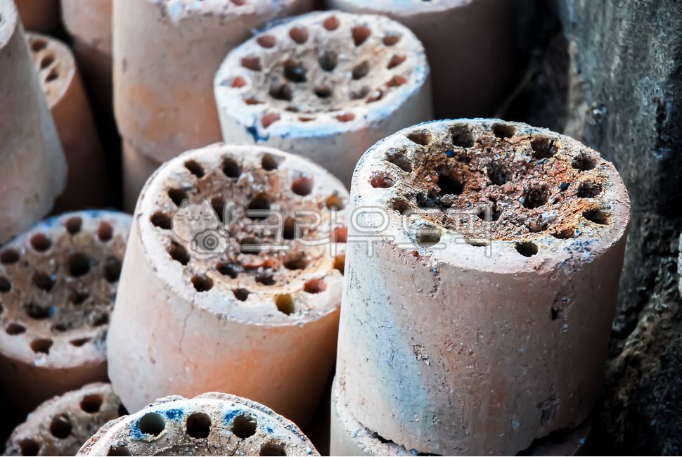 연탄,겨울,한국,사물,연료,추위,winter,korea,옛날,달동네,오래된집,난방,hole,구멍,원통