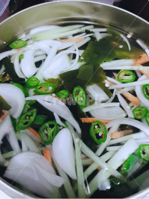 음식,요리,국,반찬,홈메이드,food,오이,오이냉국,미역,미역냉국,오이미역냉국,양파,고추,시원함,얼음,여름음식,여름국