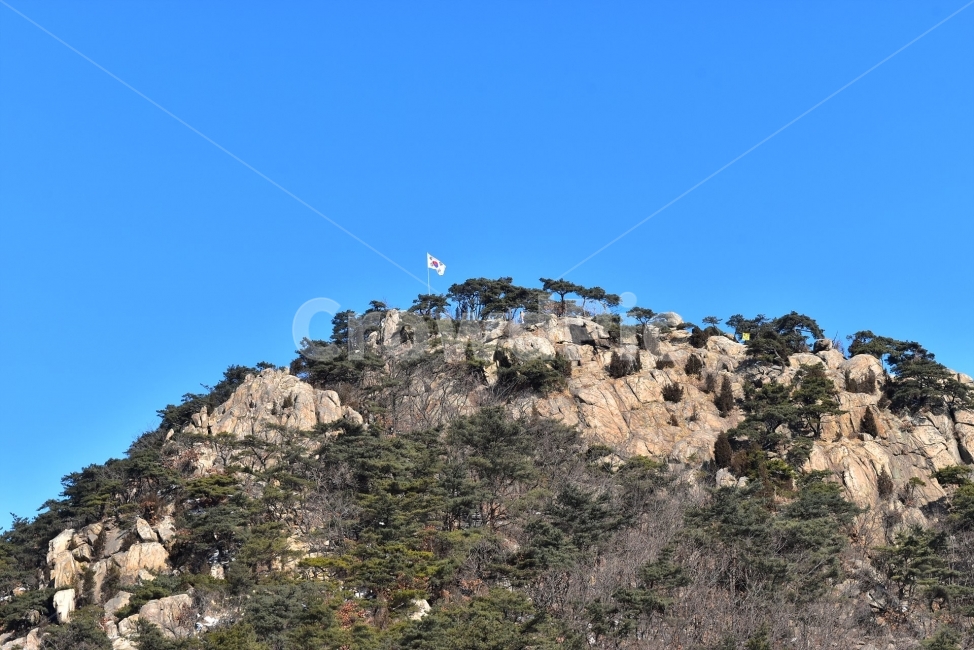 관악산,풍경,겨울,자연,눈,스포츠,등산,산행,nature,snow,겨울풍경,느낌,아름다운,신비로운,경이로운,기암,바위,암봉,암릉,다큐,필,힐링,명산,landscape,winter,season,트레킹,100대명산,인기명산,조망,전망,정부청사,6봉,수목원능선,바윗길,암릉길,명품송,소나무,한국자연풍경,한국자연경관,korea,관양능선,팔봉능선,국기봉,자연,풍경,nature,landscape,한국자연풍경,한국자연경관,korea nature landscape,outdoors,옥외,cliff,낭떠러지