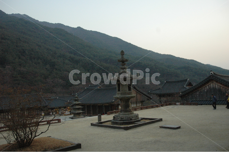 산사,저녁,탑,화엄사,힐링,한국전통,한국문화,korean traditional,korean culture,조각상,동상,석상,조형물,statue,bronze statue,stone statue,종교,신앙,religion,belief,faith,건축물,건물외관,exterior,building,structure,architecture,construction