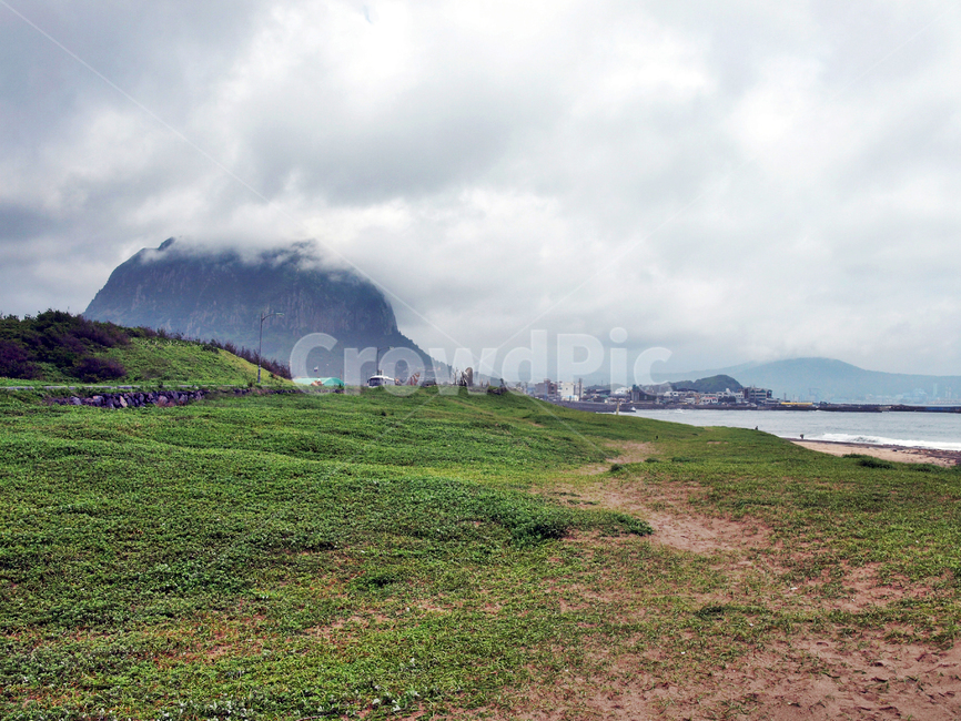 산방산,사계해변,올레10코스,올레,서귀포시,제주,바다,푸른하늘,흰구름,올레길,자연,풍경,nature,landscape,한국자연풍경,한국자연경관,korea nature landscape,제주도,jeju,jeju island,outdoors,옥외,grassland,목초지,field,들