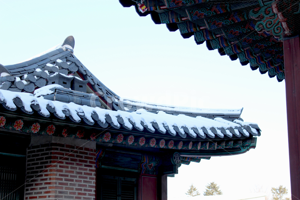 경복궁,gyeongbokgung,한옥,궁,서울,선,구조,집,전통,전통가옥,한국,문화재,한국문화,기와,서까래,잡상,고궁,tiledroof,ancientpalace,korea,seoul,culturalassets,겨울,계절,winter,season,한국전통,한국문화,korean traditional,korean culture,건축물,건물외관,exterior,building,structure,architecture,construction