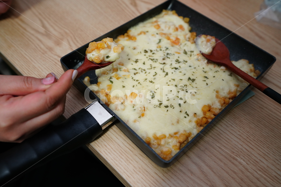 간식,콘치즈,음식,food,cheese,corn,옥수수,치즈,안주,먹거리,프라이팬,음식,식재료,요리,food,cook,meal,dishes,food reserves