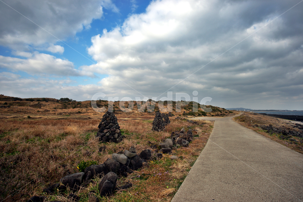 해안길,섭지코지,서귀포시,제주,길,도로,흰구름,자연,방사탑,자연,풍경,nature,landscape,한국자연풍경,한국자연경관,korea nature landscape,제주도,jeju,jeju island,ground,바닥