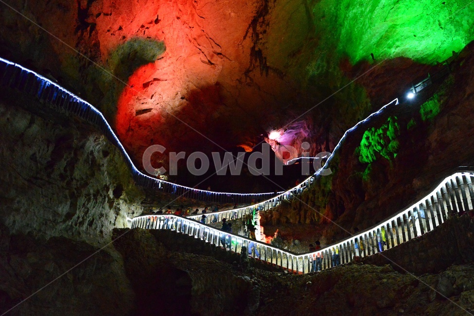 rollercoaster,롤러코스터,coaster,활주궤도,cave,동굴,nature,자연,landscape,경치,outdoors,옥외,scenery,풍경,중국,장가계,황룡동굴,불빛,야경