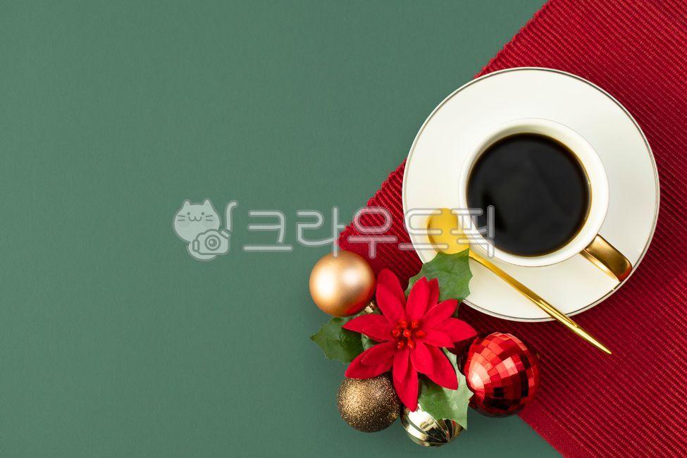 Christmas,deco,saucer,concept,plate,hot,gold,red,ball,tea,caffeine,coffee cup,copy space,event,decoration,table,glass,espresso,green,coffee shop,brown,christmas,drink,food,table mat,cafe,background,coffee,breakfast,anniversary,mug