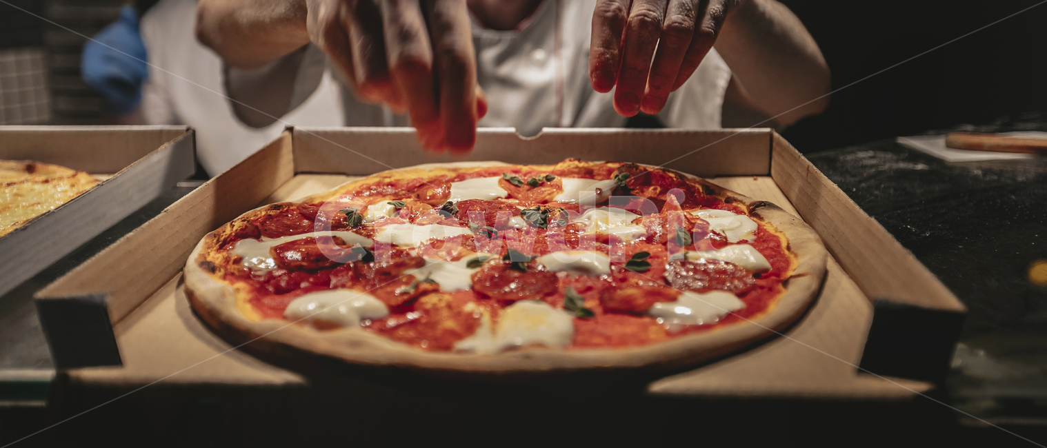 pizza,피자,food,음식,마르게리따,포장,배달,박스,손,이탈리아음식