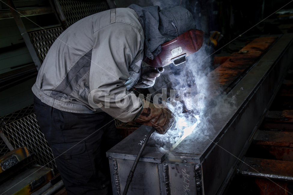 근로자,용접,산업,부산,기계,노동자,빛,welding,metal,industry,industrial,steel,work,equipment,construction,factory,manufacturing,welder,worker,iron,technology,tool,safety,spark,engineering,protection,man,light,manufacture,mask,weld,production,repair,job,fire,machine,gas,workshop,flash,occupation,hot,power,technical,skill,labor,craftsman,heat,manual,working,공장,metalwork,sparks,smoke,torch,helmet,electric,연기,마스크,금속,일,노동,사람,인물,인간,human,person,산업,industry,industrial,제조업,manufacturing business,manufacturing industry