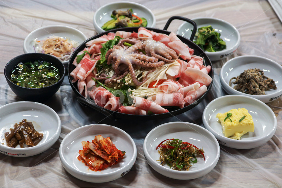 삼겹살,낙지,볶음음식,저녁식사,낙지볶음,음식,식재료,요리,food,cook,meal,dishes,food reserves,한식,한국음식,한국요리,korean food,korean dishes,korean meal,korean cook
