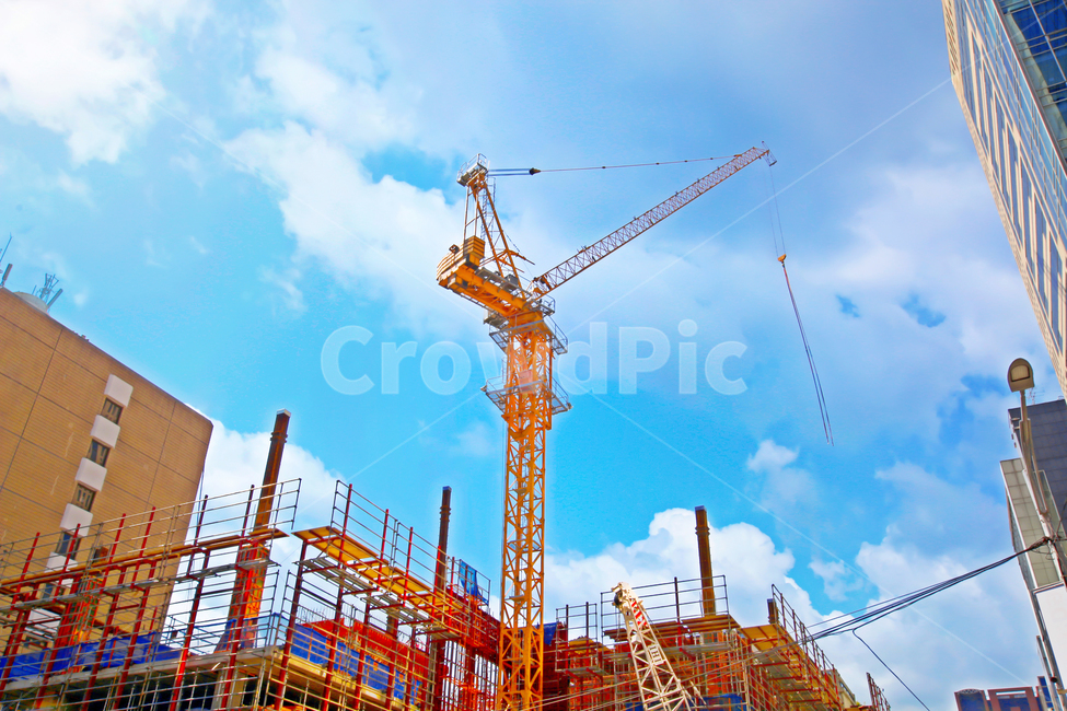 건설,건설현장,공사,공사장,크레인,타워크레인,constructioncrane,건설크레인,파란하늘,하늘,노랑색,기초공사,지역발전,개발,노동,blue,위험,작업,안전,지역경제,건축,산업,industry,industrial,건설업,건축업,construction industry