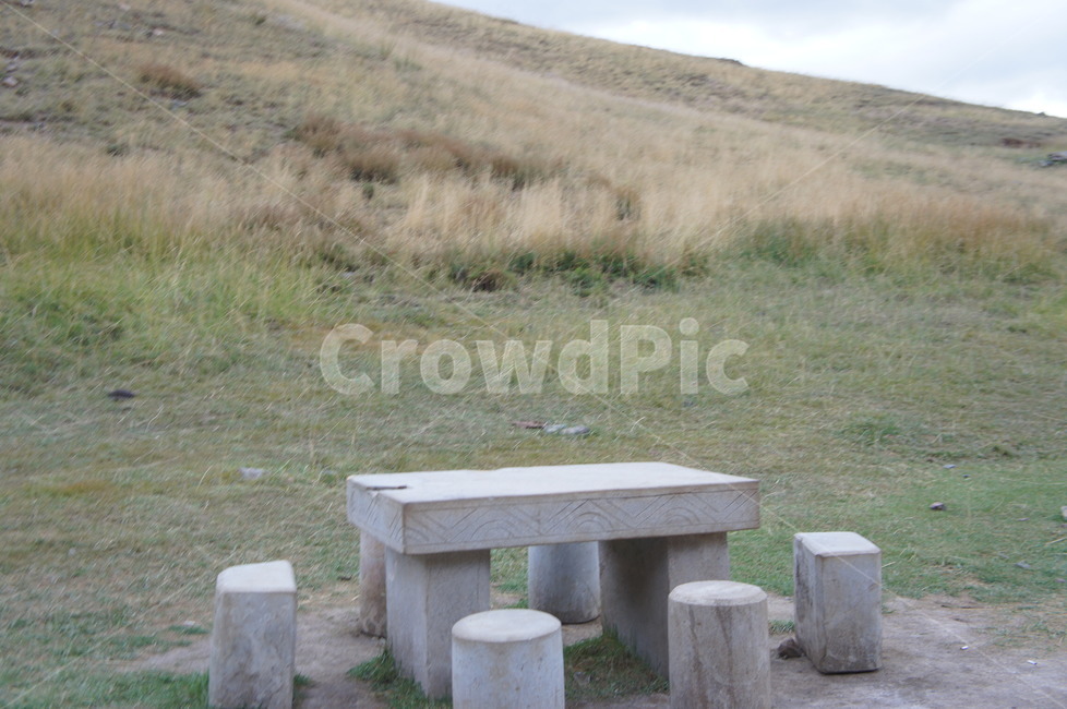 몽골,야외,테이블,의자,탁자,돌,암석,잔디,furniture,가구,bench,벤치,treestump,그루터기