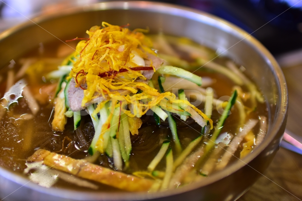 냉면,진주,맛집,여름,음식,계란,지단,물냉면,육전,시원,그릇,보양식,여름,계절,summer,season,음식,식재료,요리,food,cook,meal,dishes,food reserves,면류,면요리,noodles,한식,한국음식,한국요리,korean food,korean dishes,korean meal,korean cook,plant,식물,vegetable,야채,sprout,새싹,bean sprout,콩나물