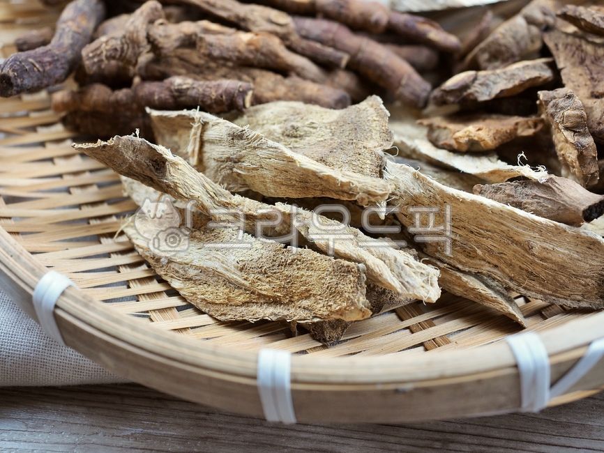 동양의학,한약재료,한약재,약재,뿌리,식물,뿌리식물,음식,건강식품,감기,약,한약,한방약,한방,건조식품,의학,감기치료제,orientalmedicine,chinesemedicineingredients,herbalmedicine,ginseng,medicine,root,plant,food,healthfood,cold,about,chinesemedicine,licorice,driedfood,coldremedy,감초