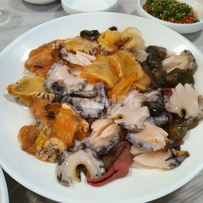 food,음식,dish,요리,meal,회,해삼,개불,해물,전복,멍게