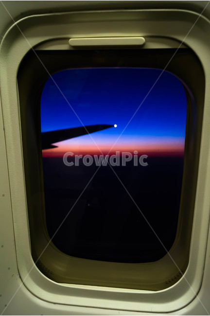 배행기,창문,날개,노을,하늘,여행,휴가,traveling,vacation,trip,교통,교통수단,traffic,transportation,window,porthole,현창
