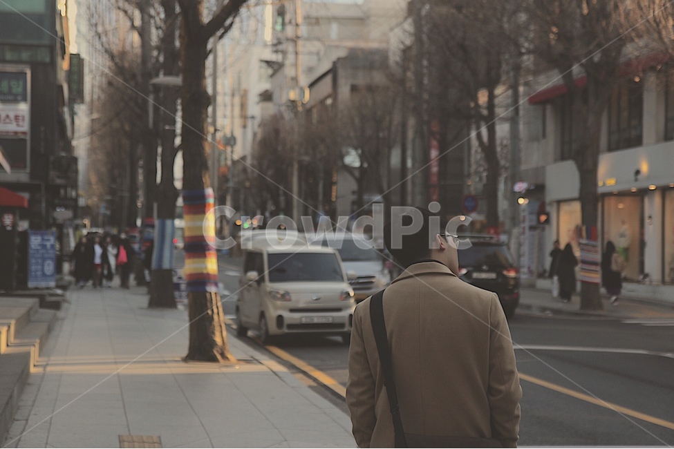 압구정,길거리,가로수길,로데오,스트릿,도시,풍경,city,landscape,한국도시풍경,한국도시경관,korea cityscape,사람,인물,인간,human,person,남성,남자,man,male,감성,sensible,feeling,고독함,외로움,쓸쓸함,우울함,슬픔,lonely,solitary,pedestrian,보행자,path,통로,clothing,의류,apparel,의복,road,도로
